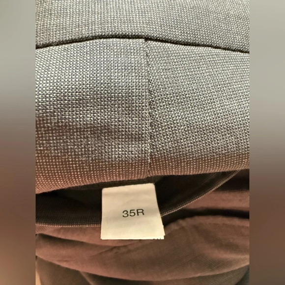 JOS A BANK Signature Collect Gray 2 Piece Suit 41R Pleated Pants 35R - Picture 4 of 5